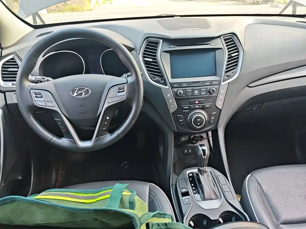 صورة 10 - Hyundai Santa Fe