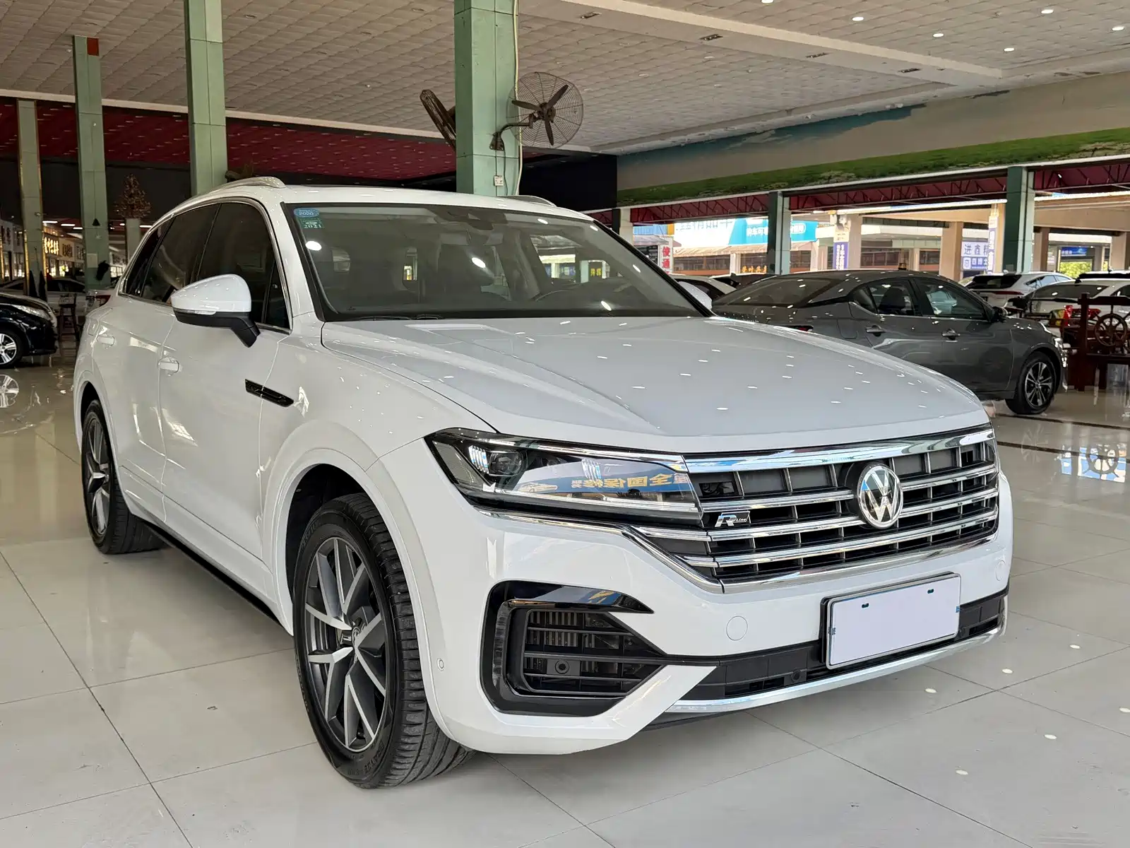 Фото 3 - Volkswagen Touareg