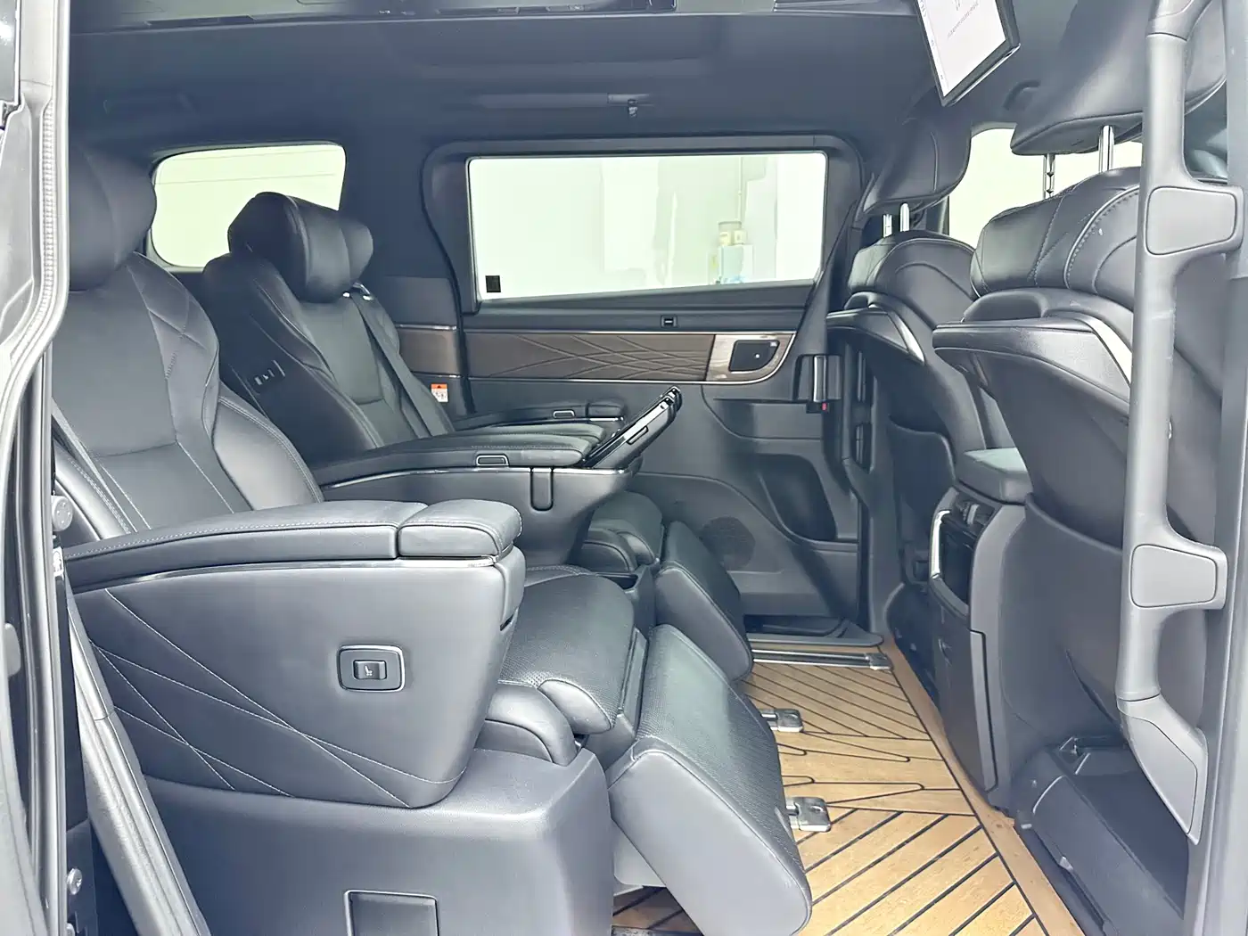 Toyota Alphard 2024 Hybrid 2.5L Prestige Edition фото 15