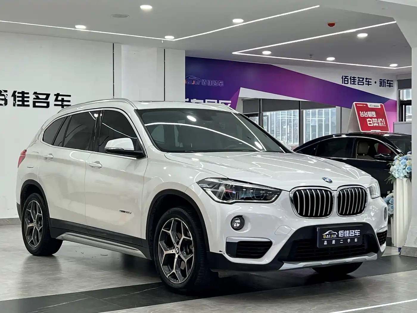 BMW X1 2018 sDrive18Li Premium Model фото 3
