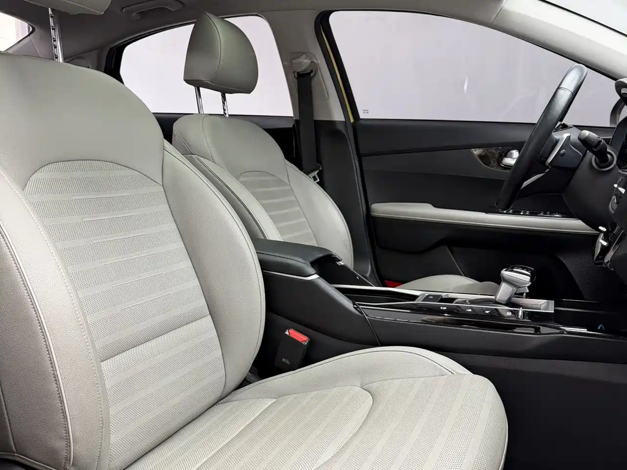 Kia K3 2023 1.5L CVT Premium Edition фото 13