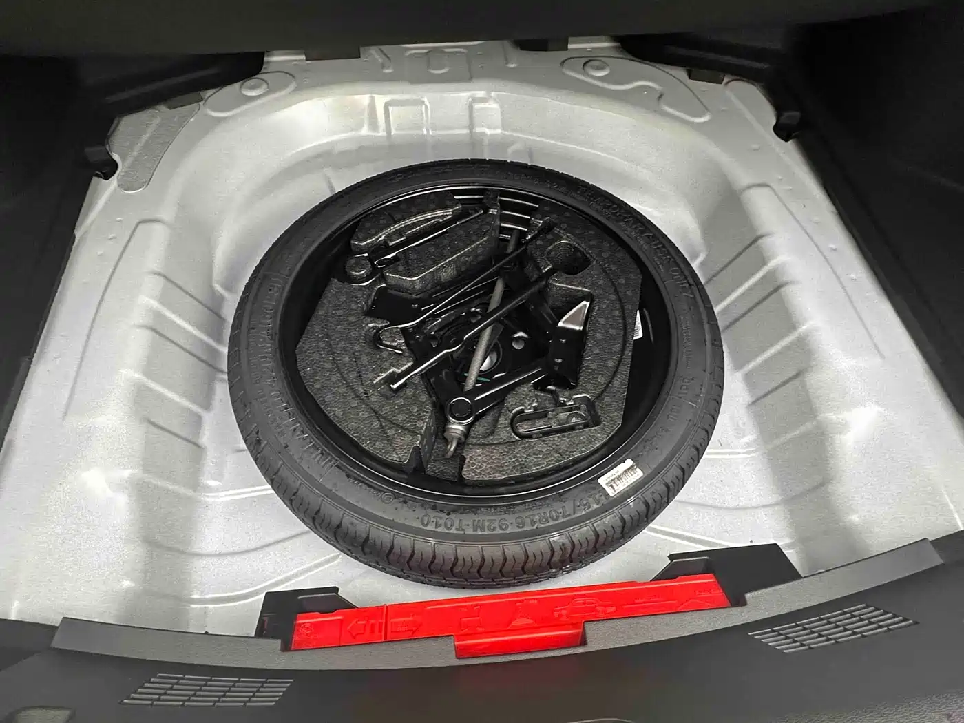 Фото 9 - Geely Binrui