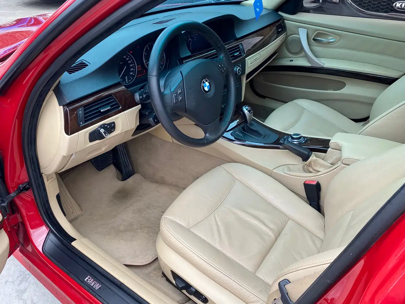 BMW 3 Series 2009 320i Luxury фото 8