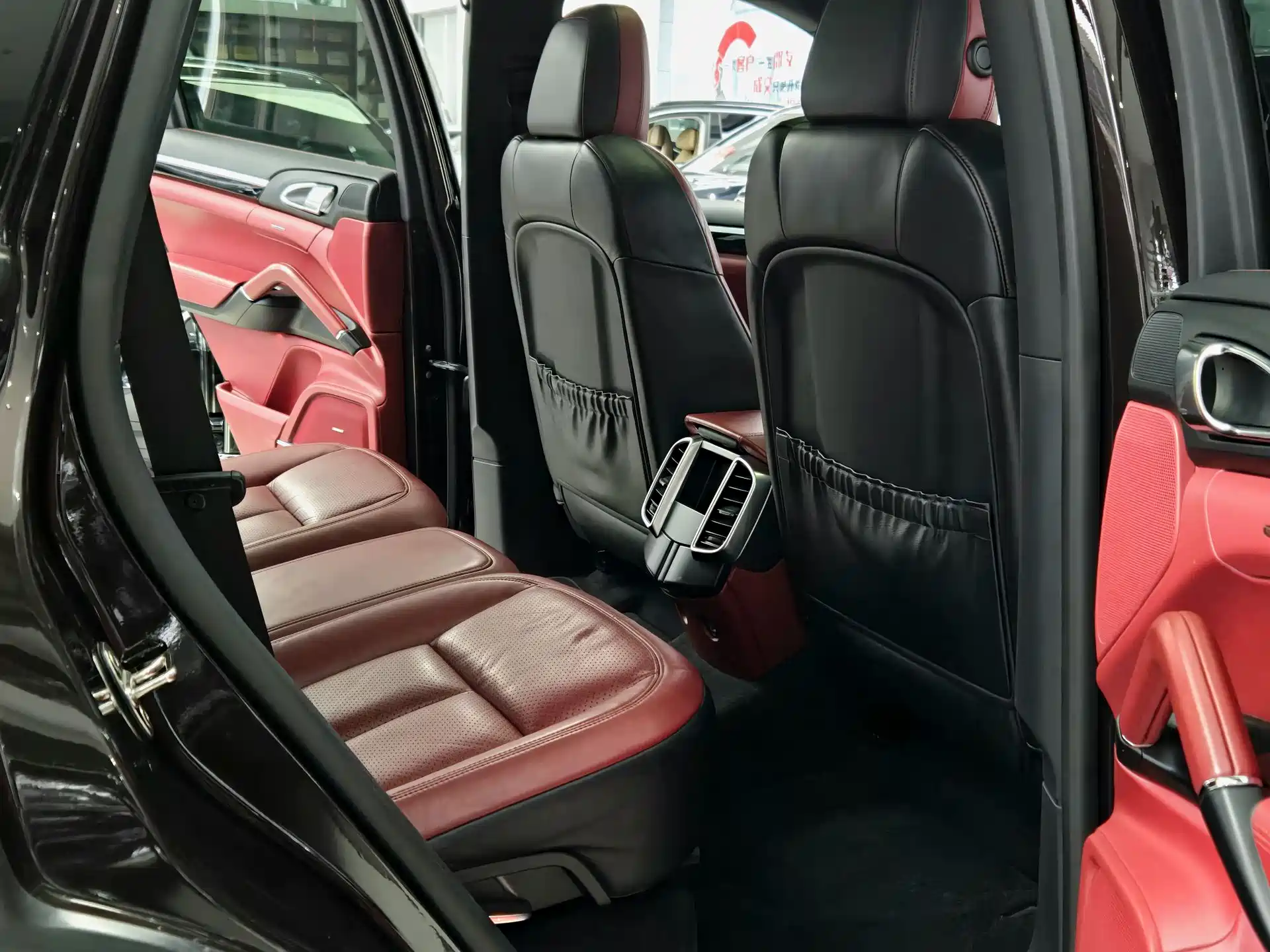 Photo 16 - Porsche Cayenne New Energy