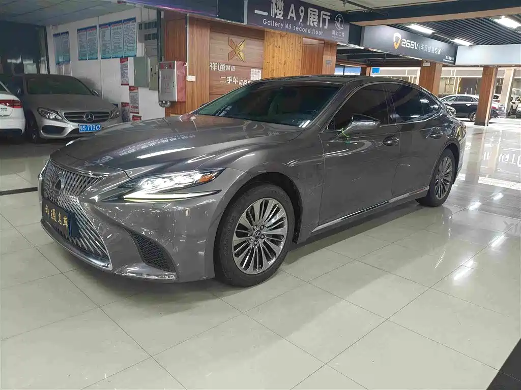 Lexus LS