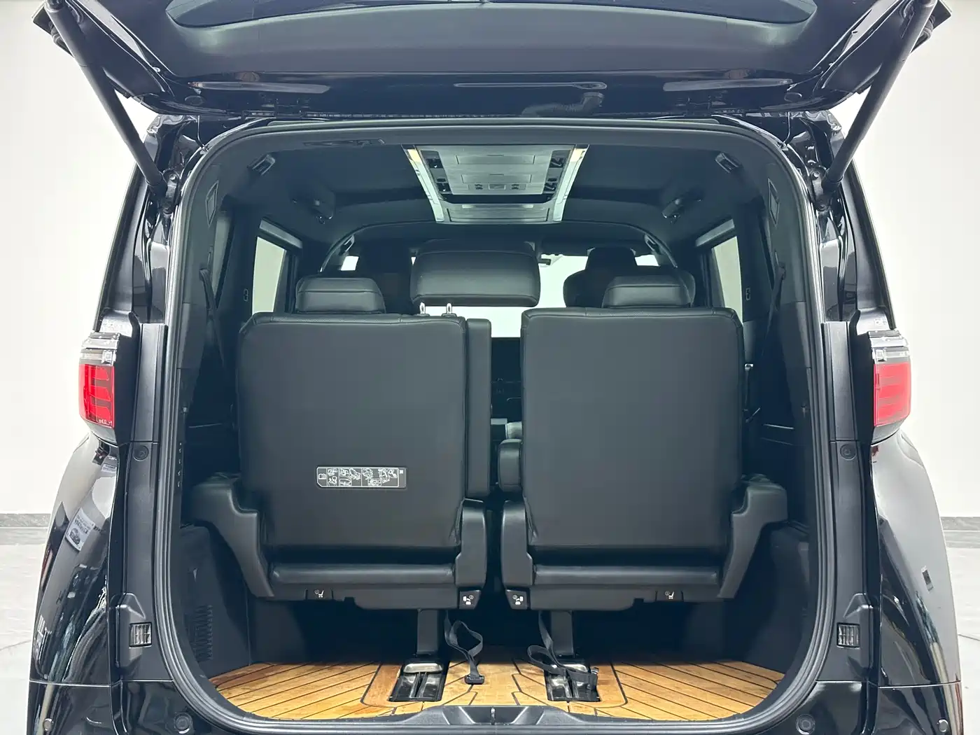 Toyota Alphard 2024 Hybrid 2.5L Prestige Edition фото 32