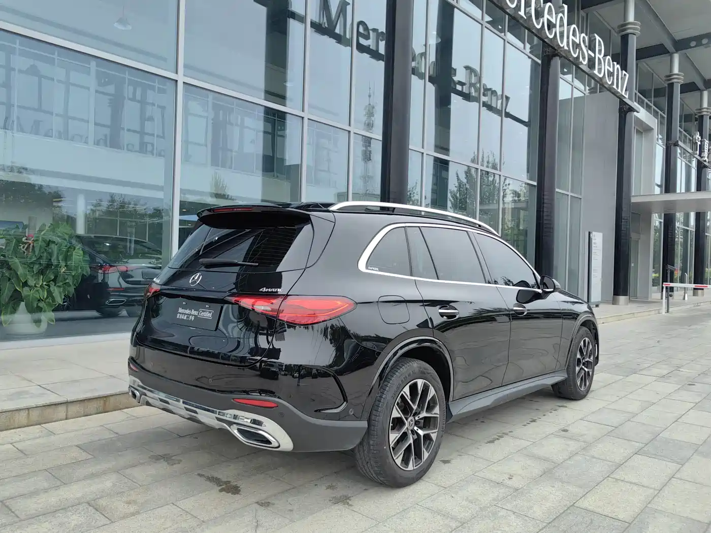 Photo 5 - Mercedes-Benz GLC