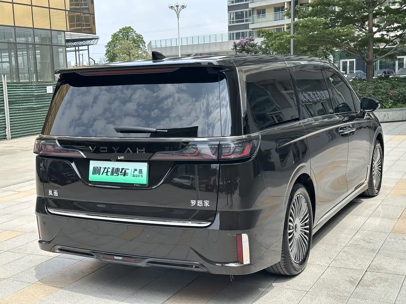 Voyah Auto Voyah Dreamer 2025 PHEV AWD Flagship Kunpeng Edition фото 27
