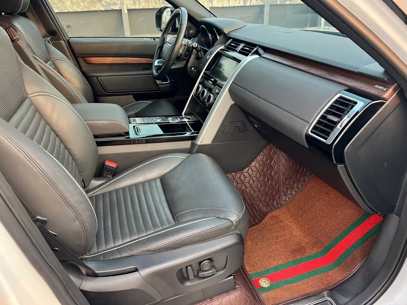 Land Rover Discovery 2017 3.0 SC V6 HSE фото 11