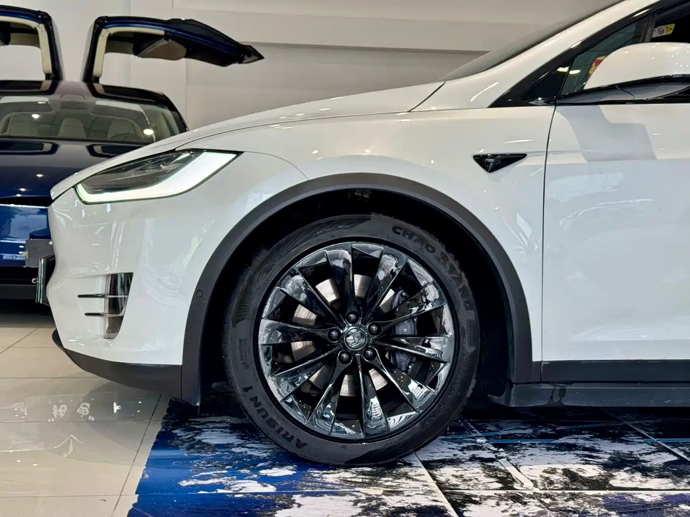 TESLA MODEL X