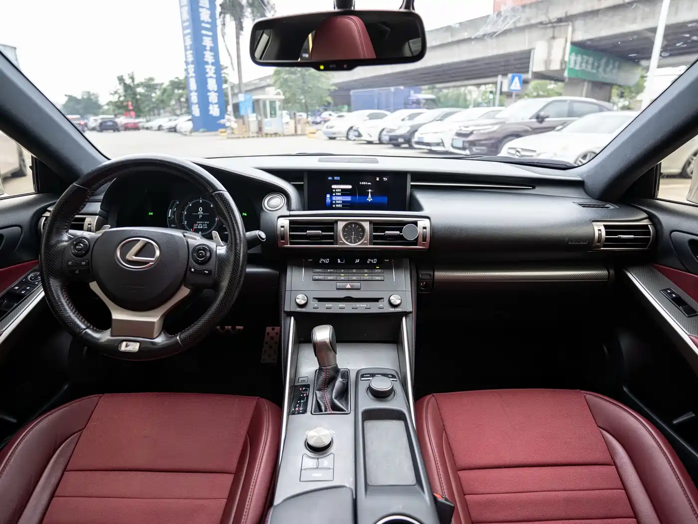Lexus IS 2015 200t F SPORT фото 10