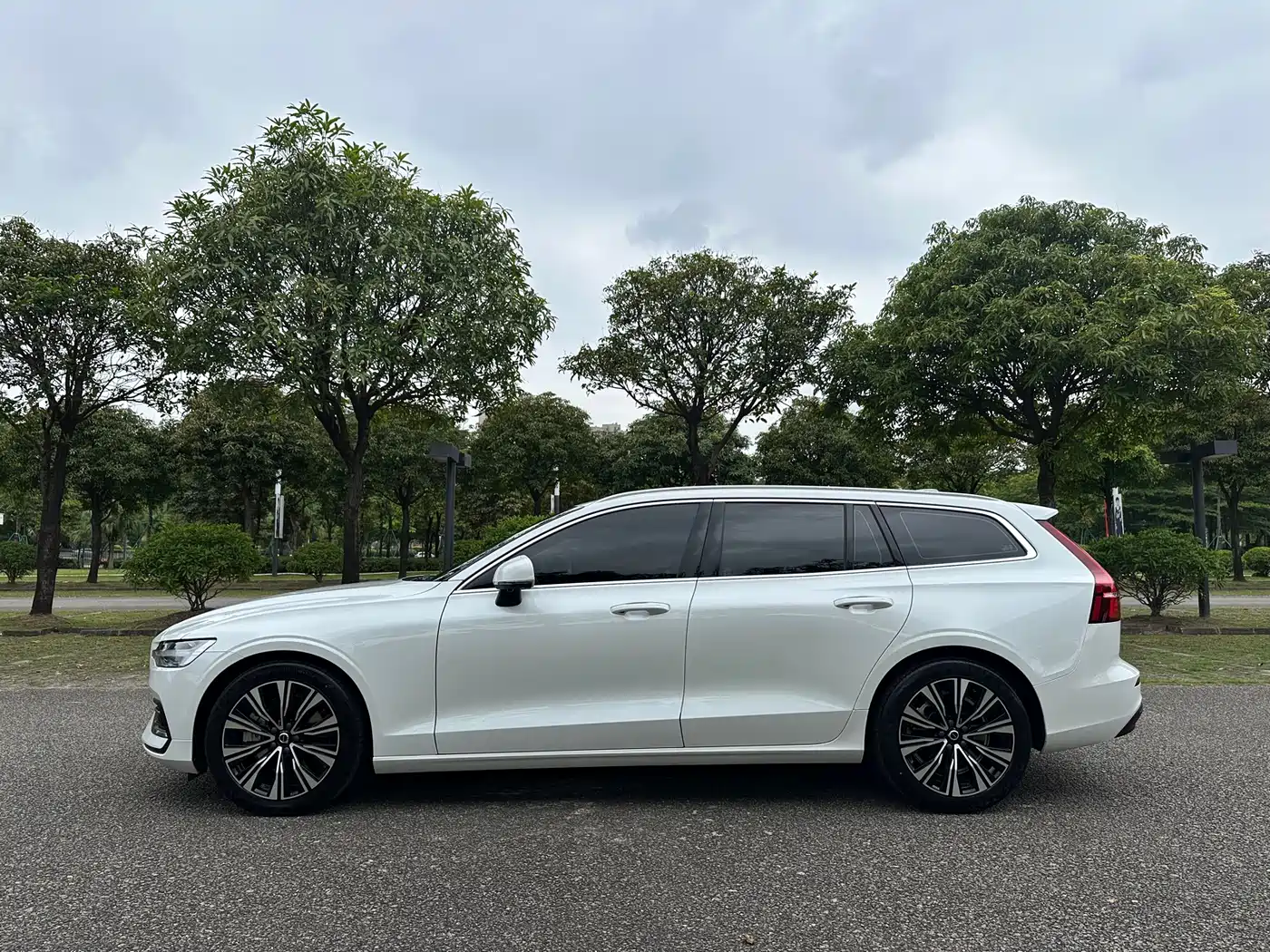 Volvo V60 2023 B5 Smart Luxury Enjoyment Edition фото 10