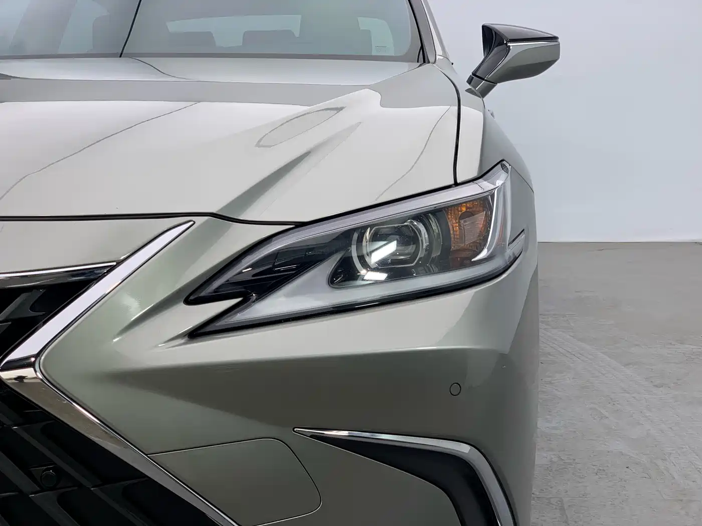 Lexus ES 2022 200 Excellence Edition фото 8