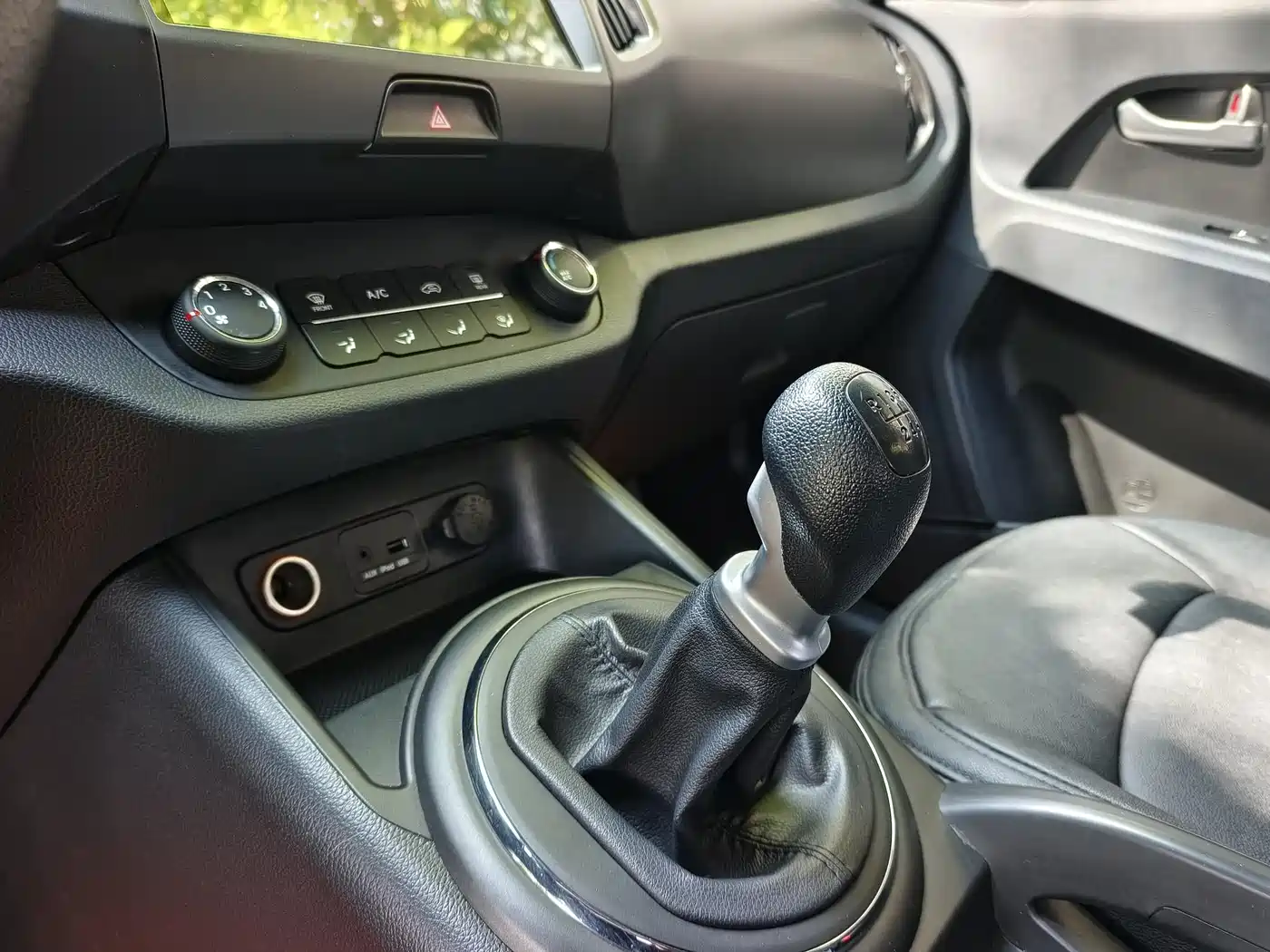 Kia Sportage 2012 2.0L Manual 2WD GLS фото 16