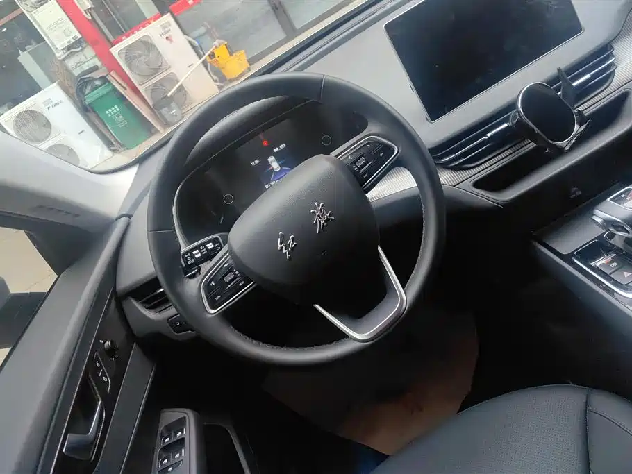 Hongqi E-QM5 2022 431km Charging Enjoyment Edition фото 15