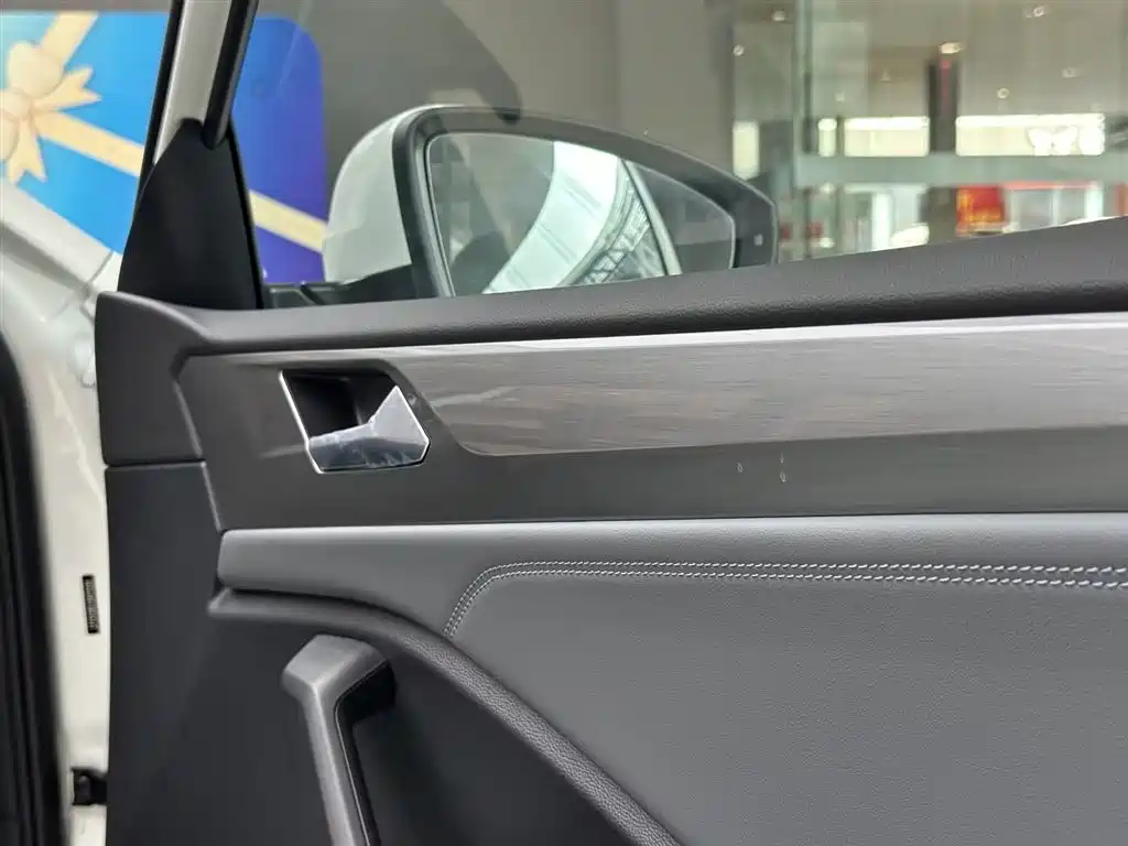 Volkswagen Sagitar 2026 Model Year Facelift 30 Million Special Edition 300TSI DSG Soaring Edition фото 16