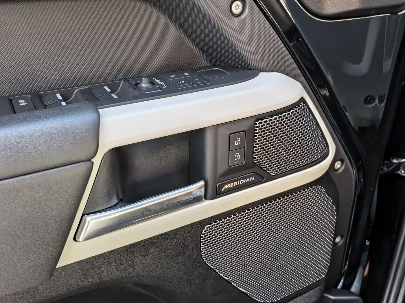 Land Rover Defender 2023 Facelift 110 3.0T P400 X-DYNAMIC HSE фото 20