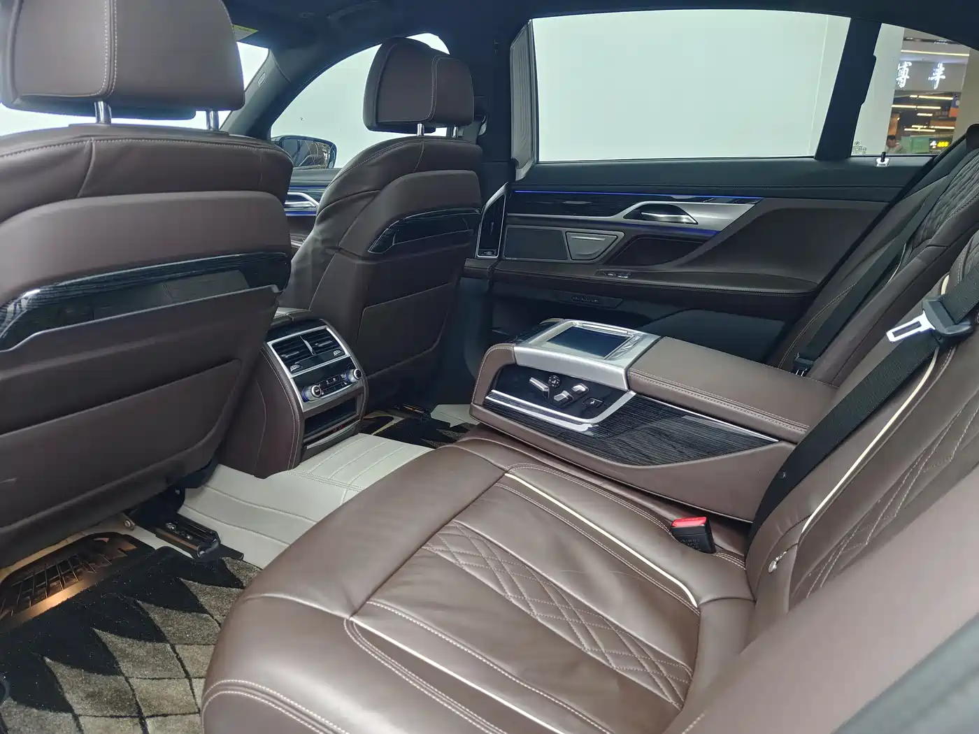 BMW 7 Series 2021 Model 730Li M Sport Package фото 14