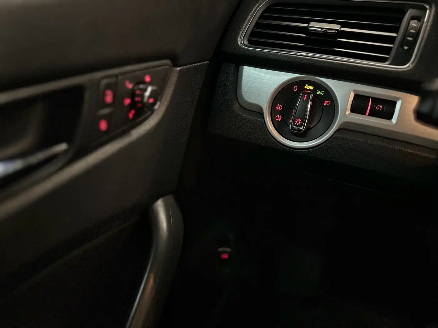 Volkswagen Passat 2014 1.8TSI DSG Executive Edition фото 7