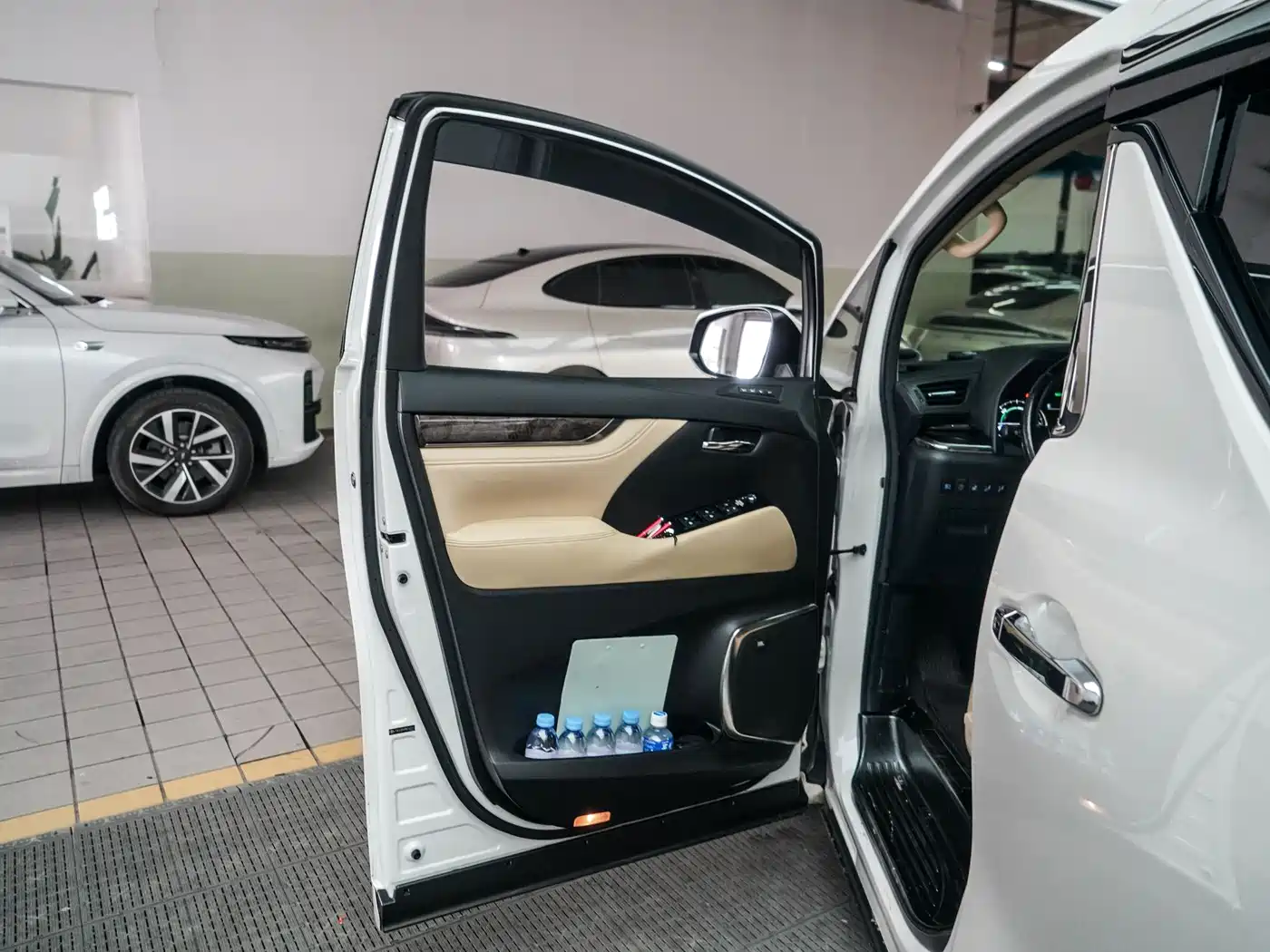 Toyota Vellfire 2021 Crown Hybrid 2.5L HV Premium Edition фото 13