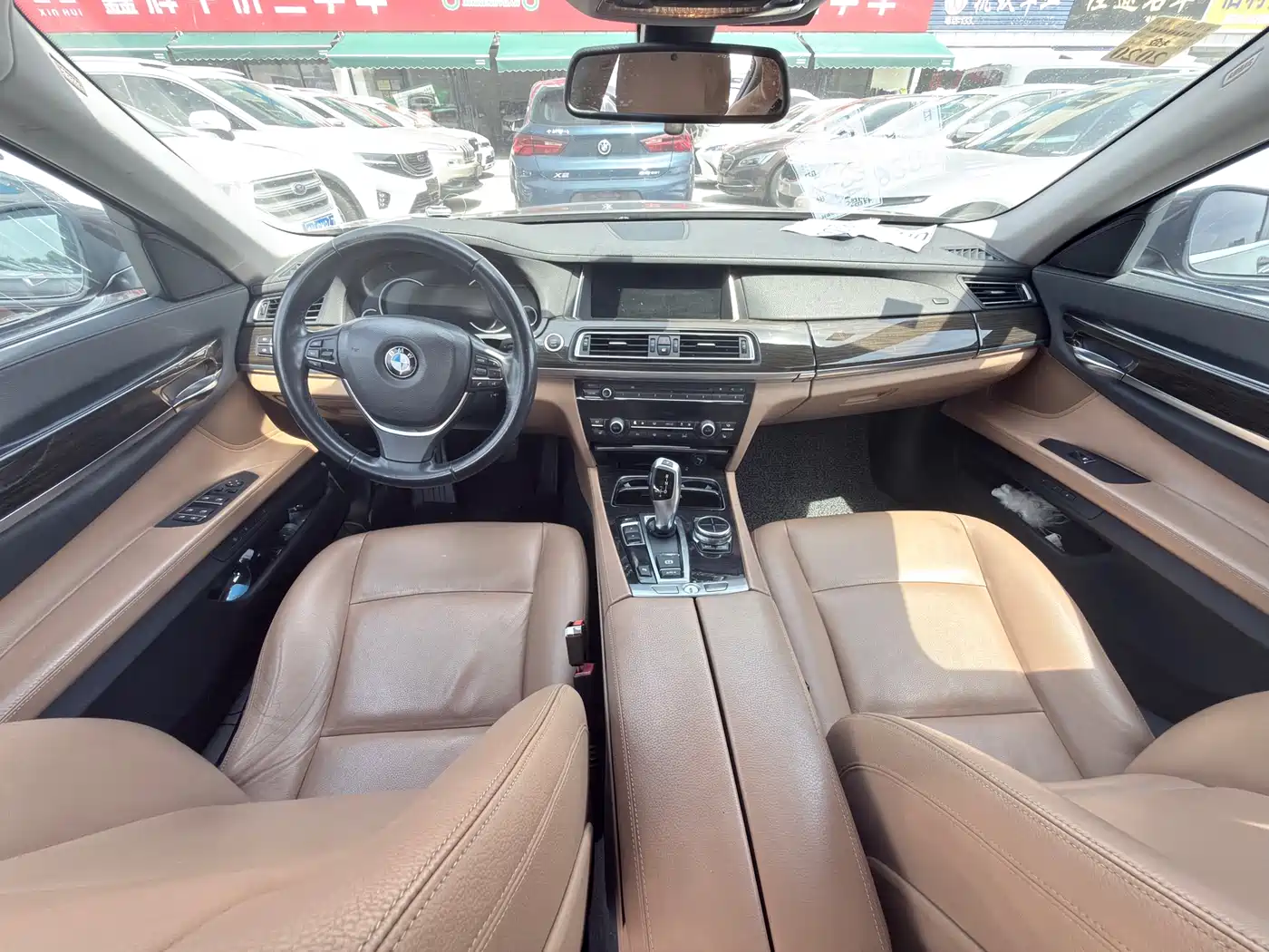 BMW 7 Series 2013 Model 730Li Leading фото 6