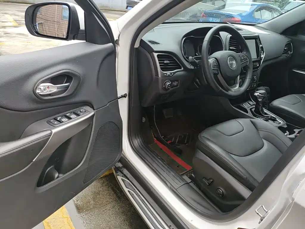 Jeep Cherokee 2021 2020 2.0T 2WD Leading Edition