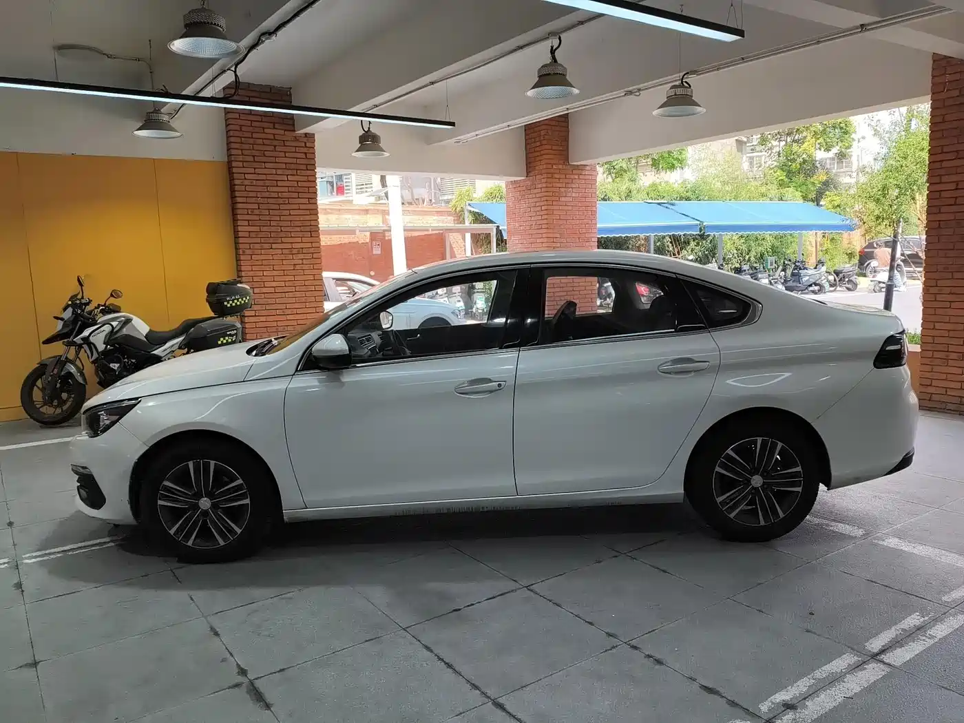 Peugeot 308 2017 2016 1.6L Automatic Luxury