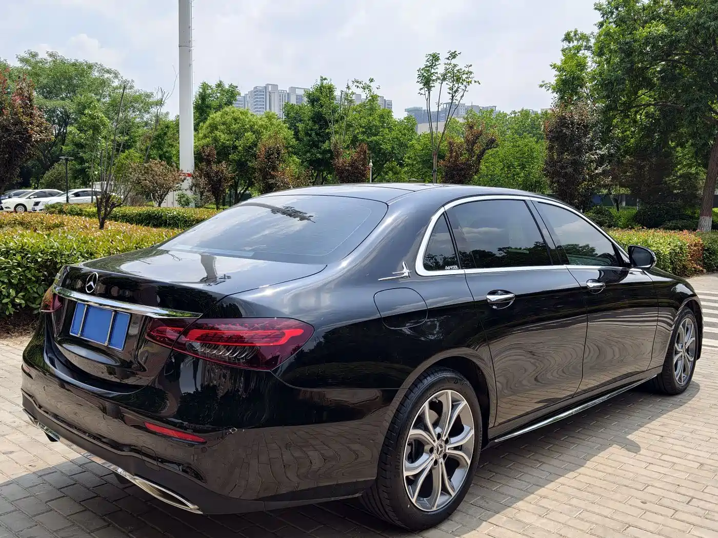Mercedes-Benz E-Class 2023 E 300 L Sport Fashion фото 7