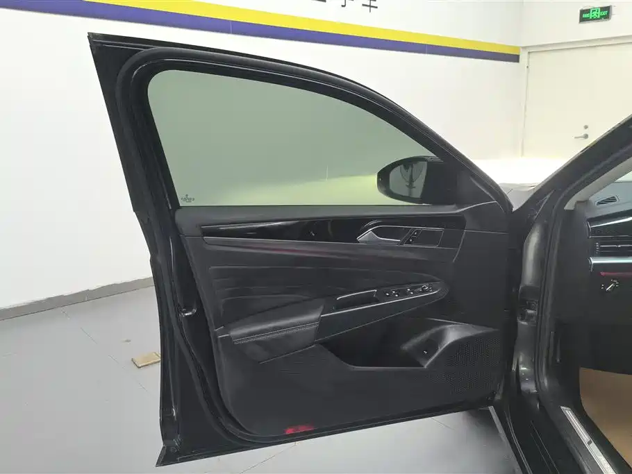 Volkswagen Passat 2024 380TSI Starlight Luxury Edition фото 7