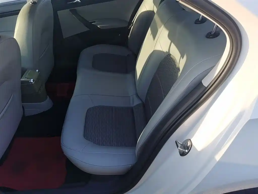 Škoda Rapid 2015 1.6L Automatic Smart Selection фото 17