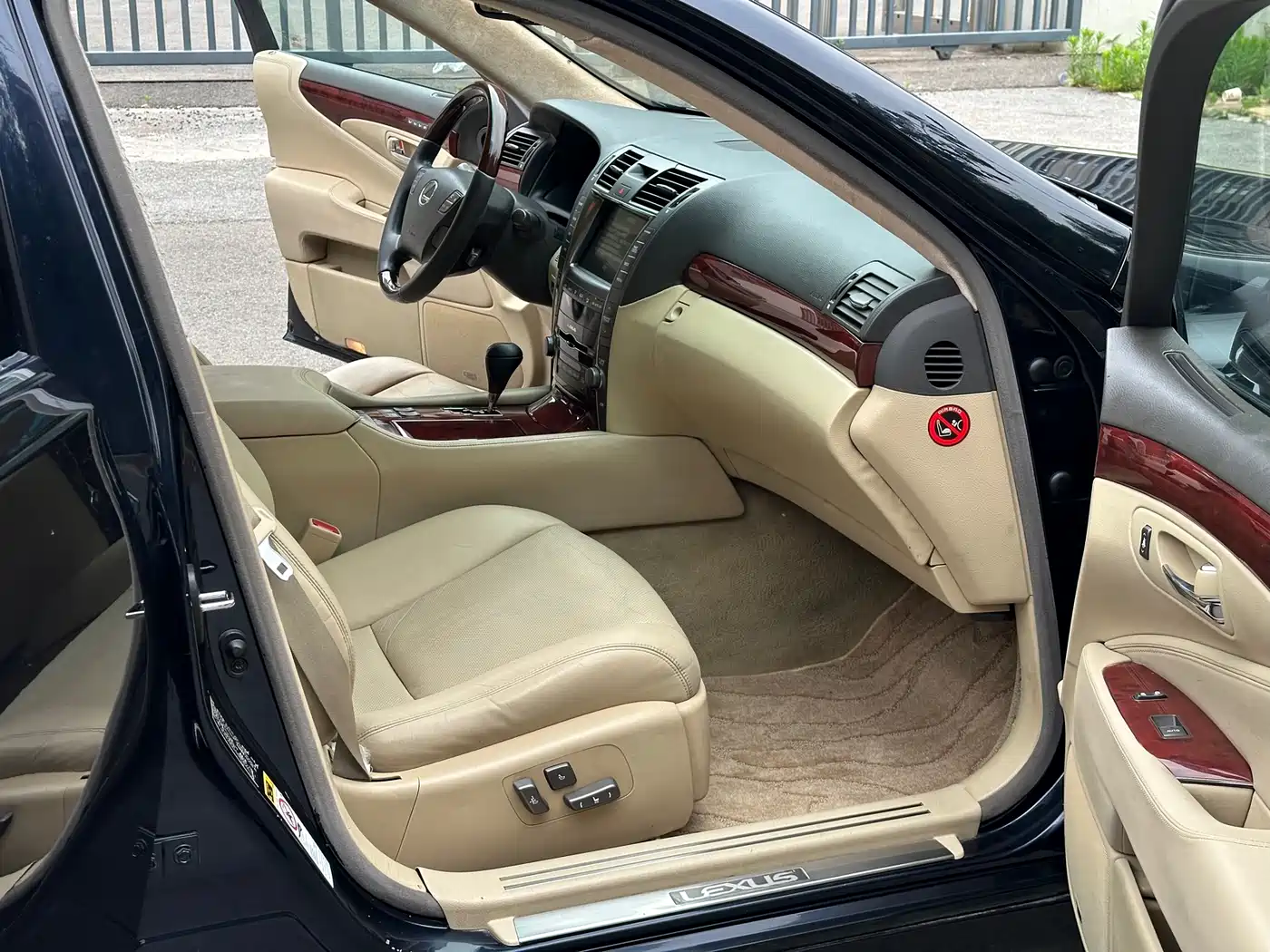 Фото 10 - Lexus LS