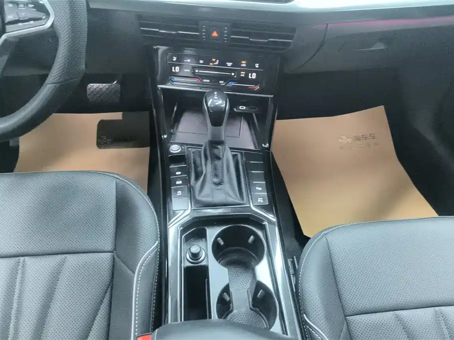 Volkswagen Passat 2024 380TSI Starlight Luxury Edition фото 16