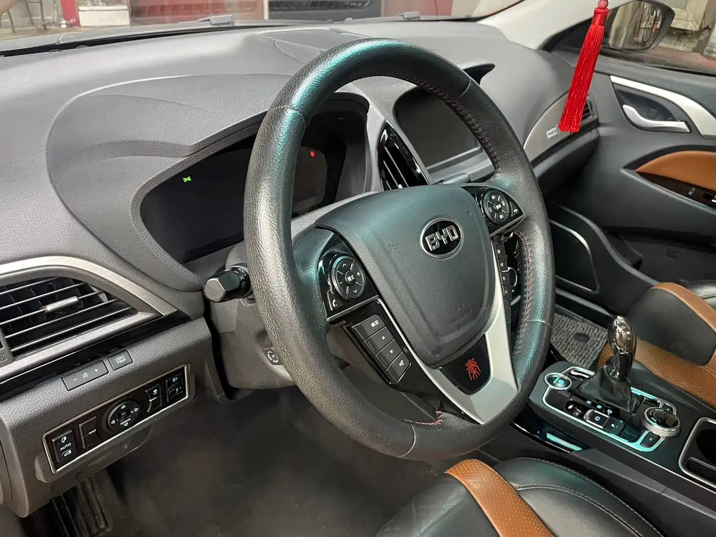 BYD Qin New Energy 2015 1.5T Double Champion Flagship Plus фото 9