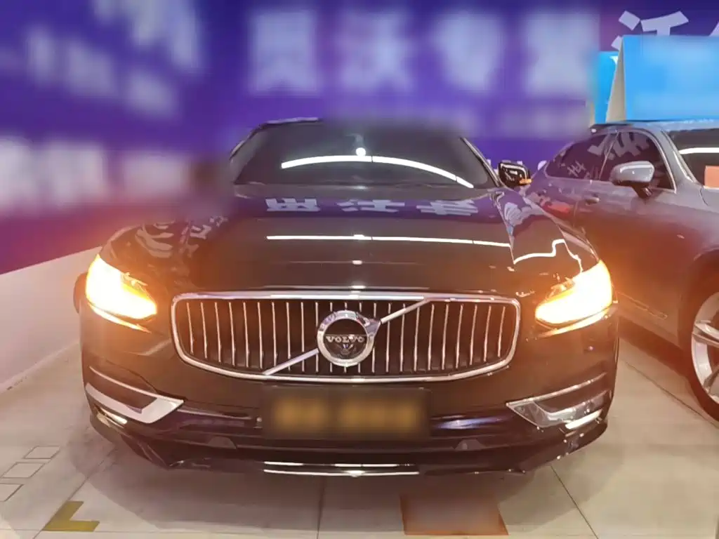 Фото 3 - Volvo S90