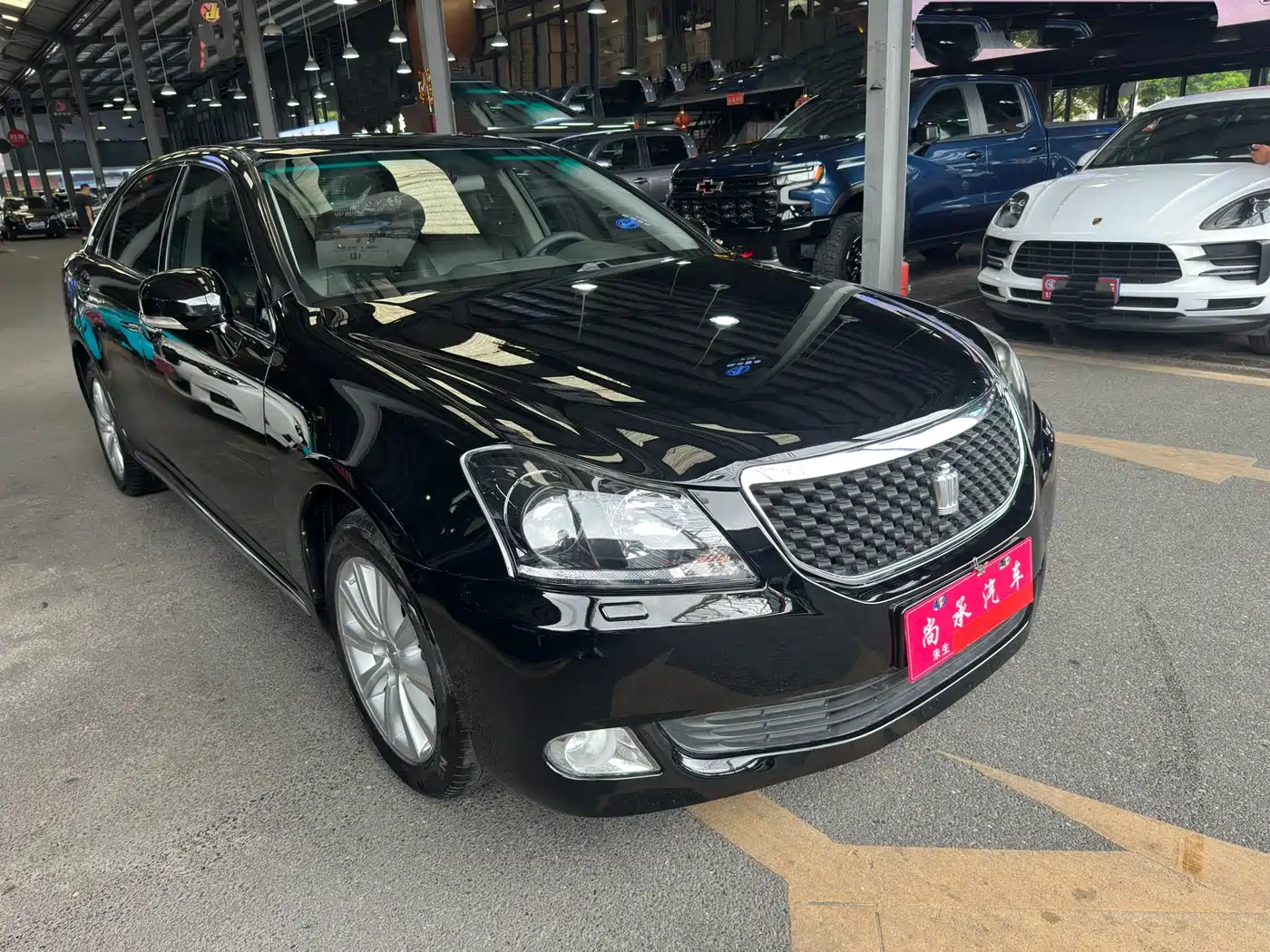 Toyota Crown 2011 2.5L Royal Leather Sunroof Special Edition фото 2
