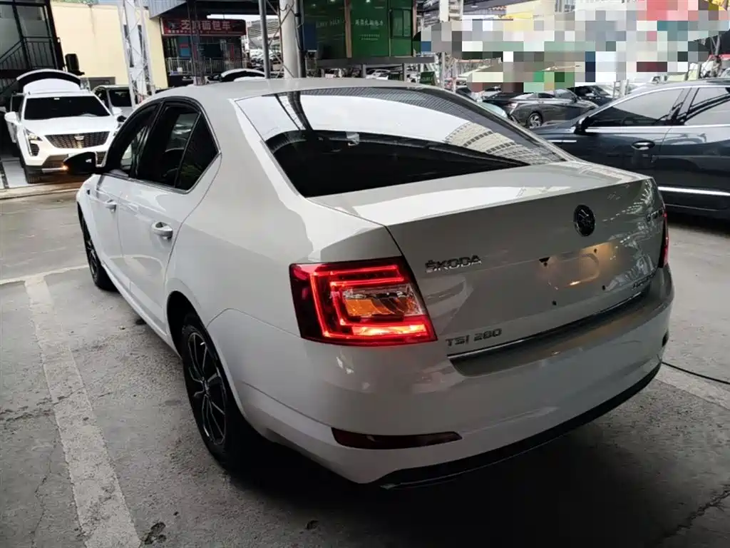 Škoda Octavia 2017 TSI280 DSG ZhiXing фото 5