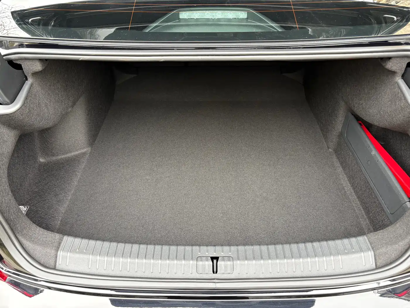 Volkswagen Passat 2024 380TSI Luxury фото 16