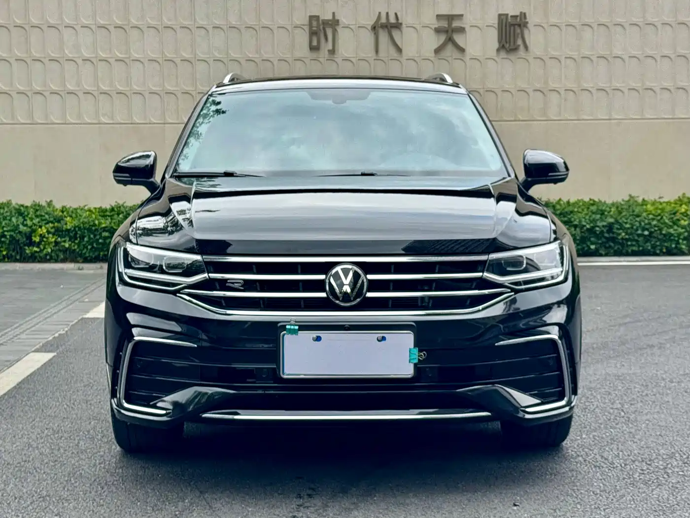 Volkswagen Tiguan L 2024 330TSI Automatic 2WD R-Line Premium Enjoyment Edition фото 2