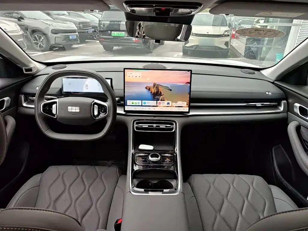 Geely Galaxy Galaxy A7 2025 EM-i 150km Long Voyage Edition фото 6