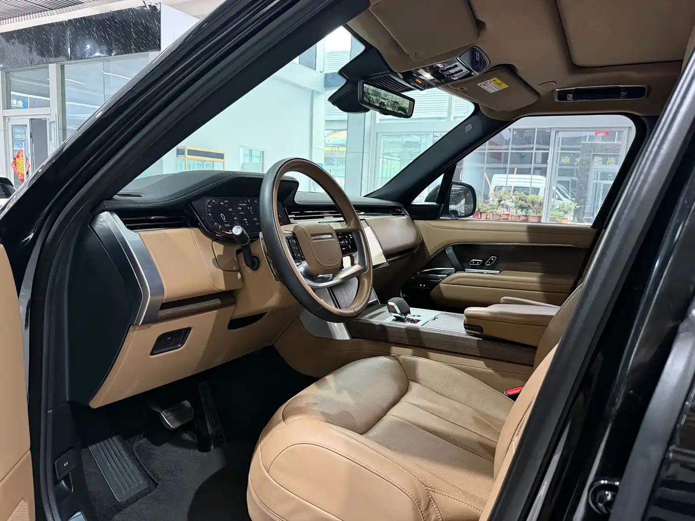 Photo 6 - Land Rover Range Rover