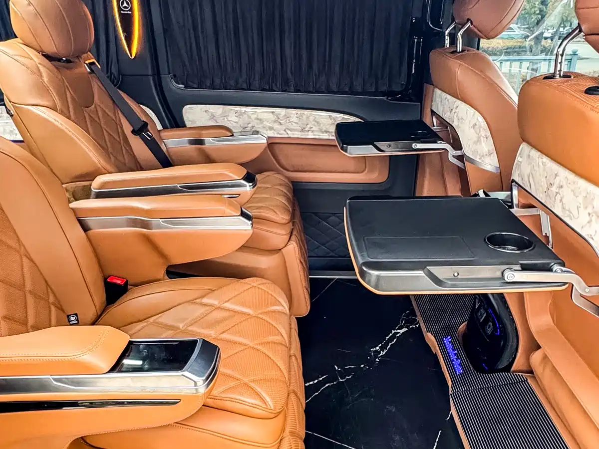 Mercedes-Benz Vito 2023 2.0T Business 7-Seater фото 18