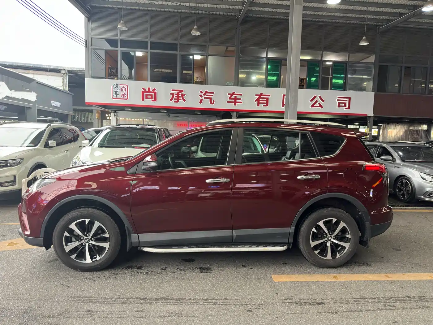 Toyota RAV4 Rongfang 2016 2.0L CVT 2WD Trend (China V) фото 3
