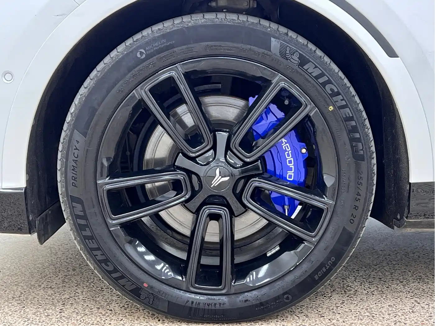 Voyah Auto VOYAH FREE 2023 4WD Extended Range Edition фото 9