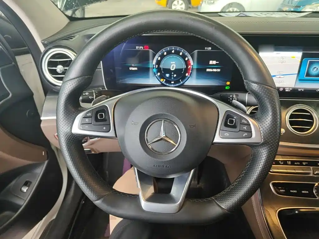 صورة 11 - Mercedes-Benz E-Class