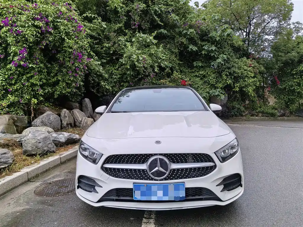 Mercedes-Benz A-Class 2022 A 200 L Sport Sedan Dynamic фото 2