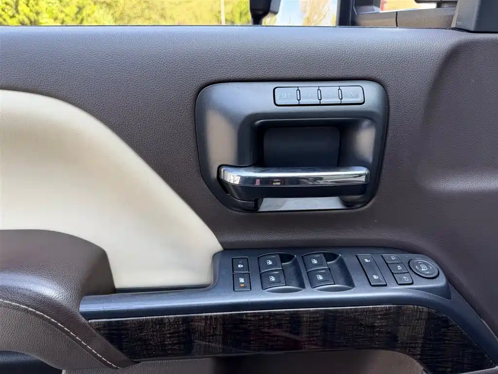 GMC Sierra 2017 Luxury Edition фото 11