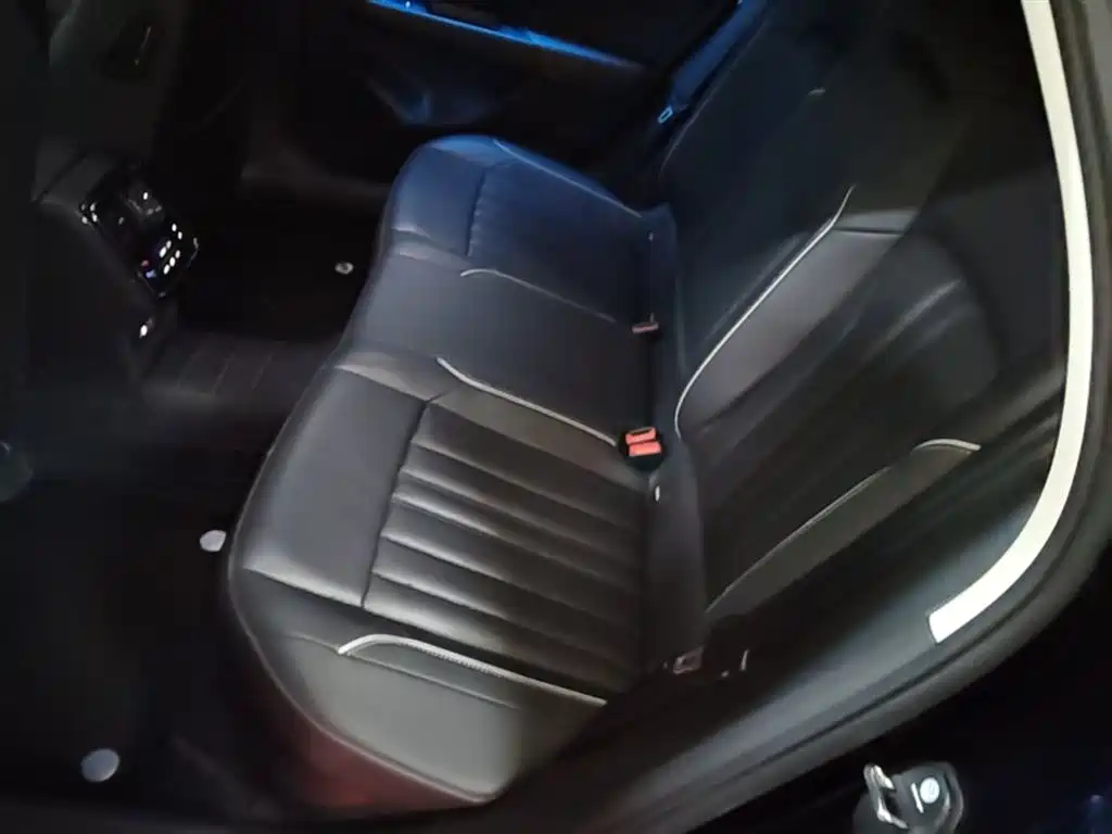 Volkswagen Passat 2022 330TSI Elite Edition фото 17