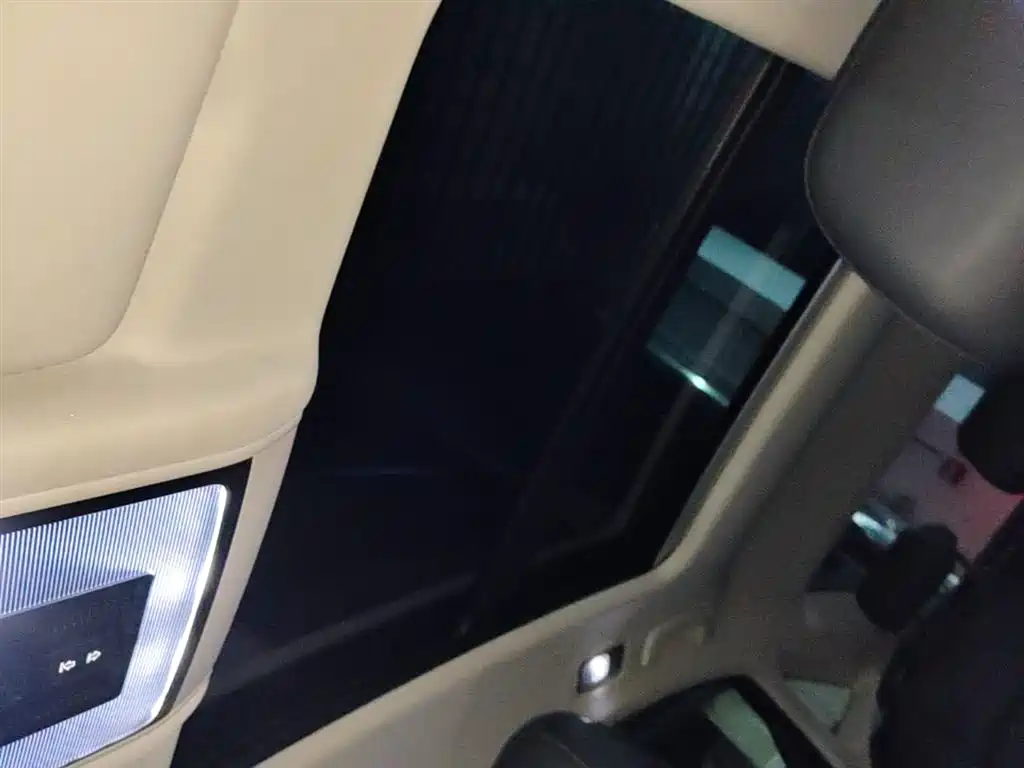 Volkswagen Passat 2022 330TSI Elite Edition фото 18