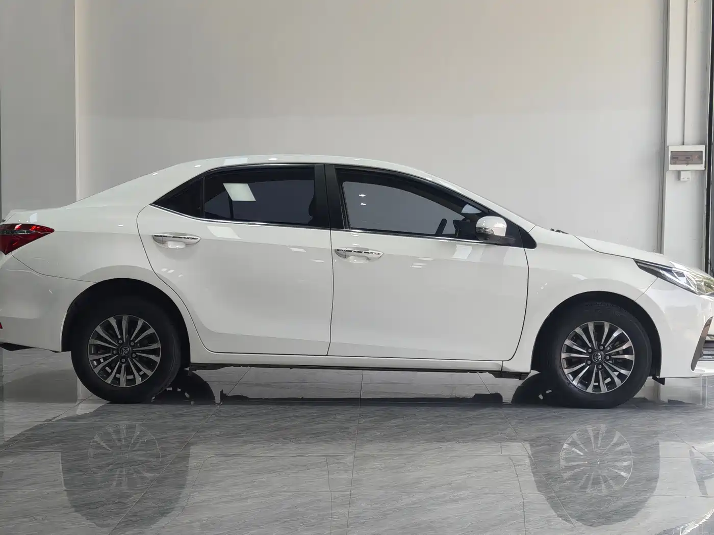 Toyota Corolla 2017 Facelift 1.2T S-CVT GL фото 4