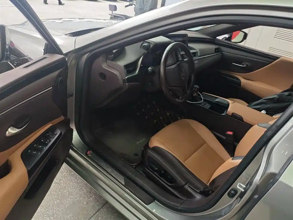 Lexus ES 2020 200 Excellence фото 6